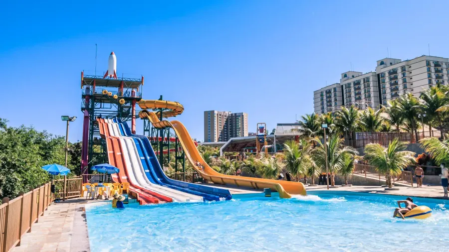 Imagem destauente: Quais hotéis ficam ao lado do diRoma Acqua Park em Caldas Novas?